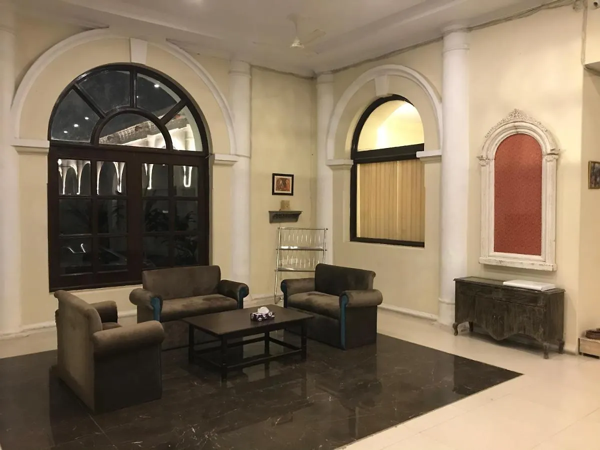 Hotel De Paris バラナシ 3*,  インド